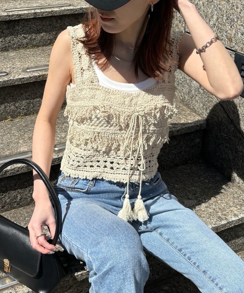 ISOOK(アイスー)の「【ISOOK / アイスー】クロシェビスチェ / サマーニット ボヘミアン クロップド丈 クロシェニット タンクトップ ZOZOTOWN限定(タンクトップ・レディース・アイボリー/ベージュ・FREE)」の1枚目の写真