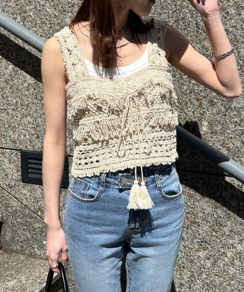 ISOOK(アイスー)の「【ISOOK / アイスー】クロシェビスチェ / サマーニット ボヘミアン クロップド丈 クロシェニット タンクトップ ZOZOTOWN限定(タンクトップ・レディース・アイボリー/ベージュ・FREE)」の3枚目の写真