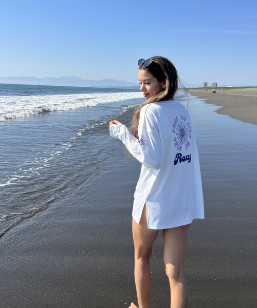 ROXY（ロキシー）の「FEEL FREE L/S RASH/ロキシー長袖ラッシュガード(水着）（ラッシュガード・レディース・オレンジ/ホワイト/グレー・SMALL/MEDIUM/LARGE）」の5枚目の写真