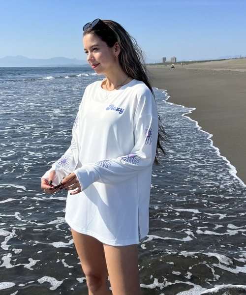 ROXY（ロキシー）の「FEEL FREE L/S RASH/ロキシー長袖ラッシュガード(水着）（ラッシュガード・レディース・オレンジ/ホワイト/グレー・SMALL/MEDIUM/LARGE）」の8枚目の写真