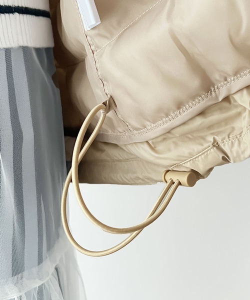 classicalelf（クラシカルエルフ）の「軽やかで女性らしく。胸刺繍スーパーライト中綿ベスト（ダウンベスト・レディース・ベージュ/ライトグレー/ブラック/ライトグレー系・MEDIUM/LARGE/X-LARGE/SMALL）」の9枚目の写真