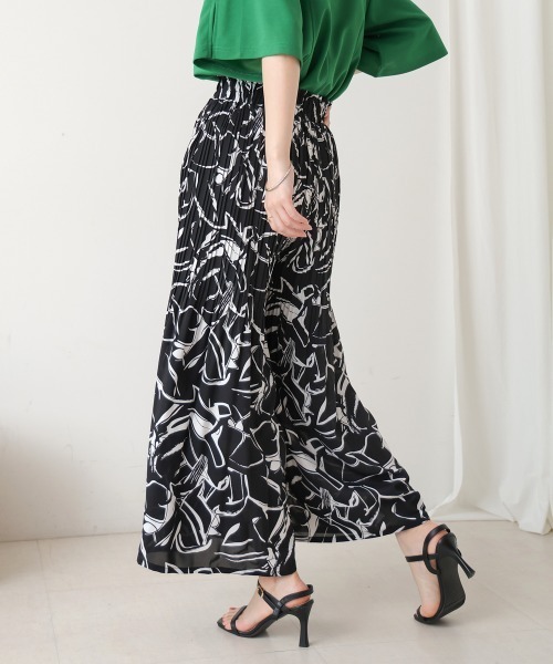 Bou Jeloud(ブージュルード)の「ランダムプリーツパンツ(その他パンツ・レディース・オフホワイト/ブラック・38)」の22枚目の写真