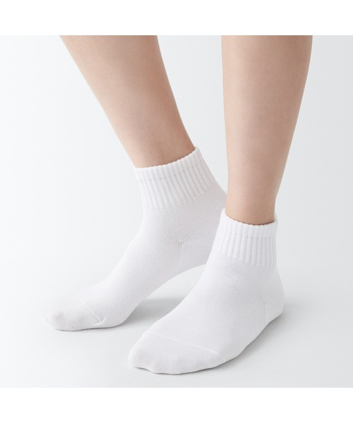 無印良品（ムジルシリョウヒン）の「婦人　足なり直角　ショート丈靴下（４足組）（ソックス/靴下・レディース・ホワイト/ブラック・23-25cm）」の3枚目の写真