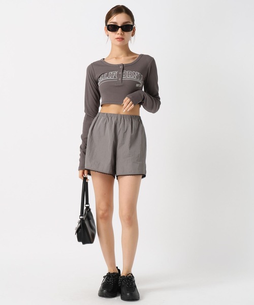 FOREVER 21(フォーエバー トゥエンティーワン)の「【2024FW】リブロゴコンパクトTシャツ(Tシャツ/カットソー・レディース・カーキ/ナチュラル/グレー・FREE)」の16枚目の写真