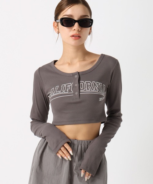 FOREVER 21(フォーエバー トゥエンティーワン)の「【2024FW】リブロゴコンパクトTシャツ(Tシャツ/カットソー・レディース・カーキ/ナチュラル/グレー・FREE)」の18枚目の写真
