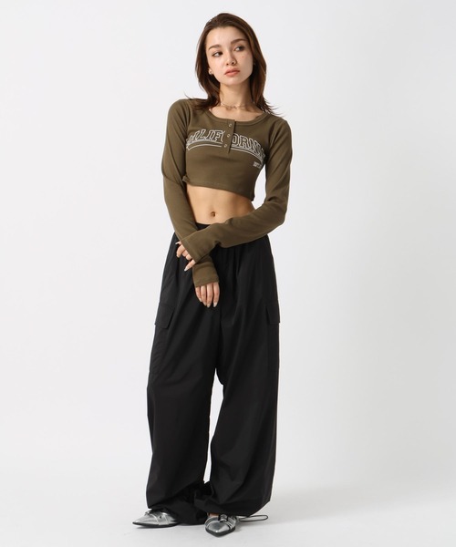 FOREVER 21(フォーエバー トゥエンティーワン)の「【2024FW】リブロゴコンパクトTシャツ(Tシャツ/カットソー・レディース・カーキ/ナチュラル/グレー・FREE)」の4枚目の写真