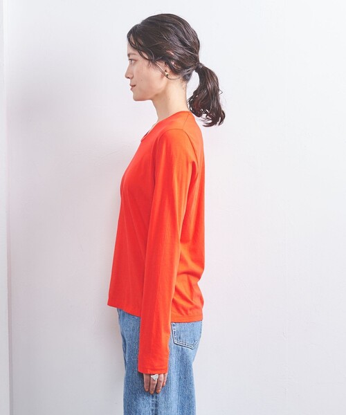 UNITED ARROWS(ユナイテッドアローズ)の「Uネック ロングスリーブ Tシャツ(Tシャツ/カットソー・レディース・ホワイト/ブラック/レッド・FREE)」の4枚目の写真