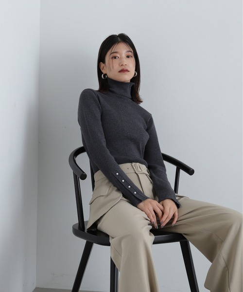 N.（N. Natural Beauty Basic）（エヌエヌナチュラルビューティーベーシック）の「パールボタンタートルネックニット《WEB限定》（ニット/セーター・レディース・ベージュ/ライトグリーン/オフホワイト/グレー・MEDIUM）」の19枚目の写真