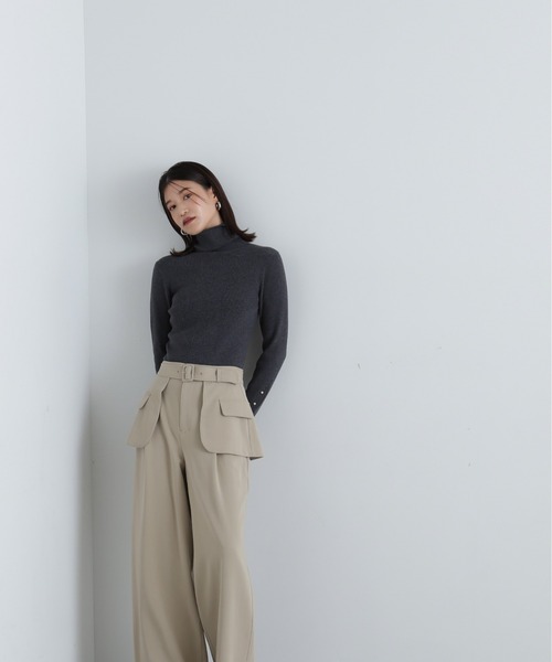 N.（N. Natural Beauty Basic）（エヌエヌナチュラルビューティーベーシック）の「パールボタンタートルネックニット《WEB限定》（ニット/セーター・レディース・ベージュ/ライトグリーン/オフホワイト/グレー・MEDIUM）」の21枚目の写真