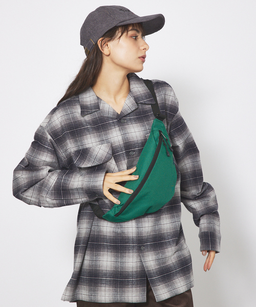 MEI(メイ)の「【MEI / メイ】ロゴ刺繍-STANDARD MOON SHOULDER/ムーンショルダー/ユニセックス(ボディバッグ/ウエストポーチ・メンズ・ブラウン/ネイビー/ダークグリーン/グレー/ブラック・フリー)」の1枚目の写真