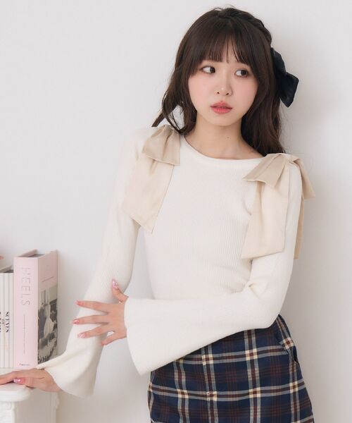 ems excite(エムズエキサイト)の「肩リボンNTPO(ニット/セーター・レディース・ピンク/ダークグレー/ナチュラル/ブラック系その他3・FREE)」の9枚目の写真