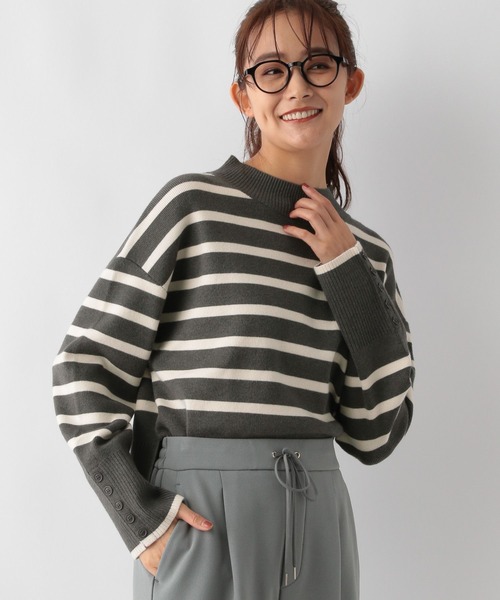 GLOBAL WORK（グローバルワーク）の「メルティ袖ボタンスタンドプルオーバー/139318（ニット/セーター・レディース・グレー×ホワイト/シルバー系その他2/セージグリーン/ロイヤルブルー/ホワイト×ネイビー/チェリーレッド/ブラック/グレイッシュベージュ/ライトイエロー/ベビーピンク/ネイビー×ホワイト・LARGE/MEDIUM）」の4枚目の写真