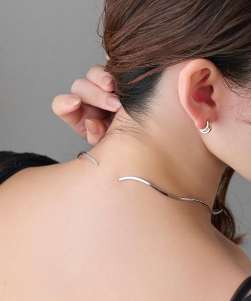 Phoebe（フィービィー）の「2setメタルレイヤードネックカフ&ネックレス/チョーカー（チョーカー・レディース・シルバー/イエローゴールド・FREE）」の12枚目の写真