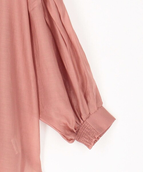 MICO COULIER（ミコクリエ）の「《新色追加》シアーサテンドルマンスリーブシャツ（シャツ/ブラウス・レディース・チャコールグレー/ベージュ/マスタード/ピンク/ブラウン・38）」の19枚目の写真