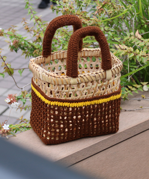 ブラウン かごバッグ Eの刺繍付き ブラウン かごバッグ Eの刺繍付き ブラウン かごバッグ Eの刺繍付き