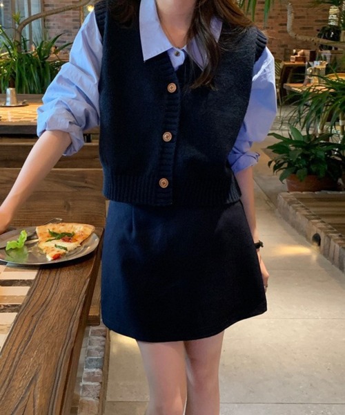 SPIGA(スピーガ)の「前開きショートニットベスト(ベスト・レディース・グリーン/ピンク/ベージュ/ネイビー/オフホワイト/ブルー・FREE)」の1枚目の写真