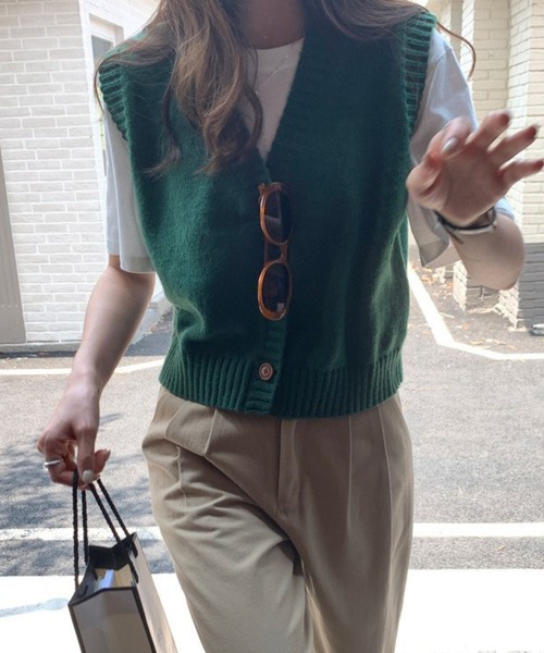SPIGA(スピーガ)の「前開きショートニットベスト(ベスト・レディース・グリーン/ピンク/ベージュ/ネイビー/オフホワイト/ブルー・FREE)」の11枚目の写真