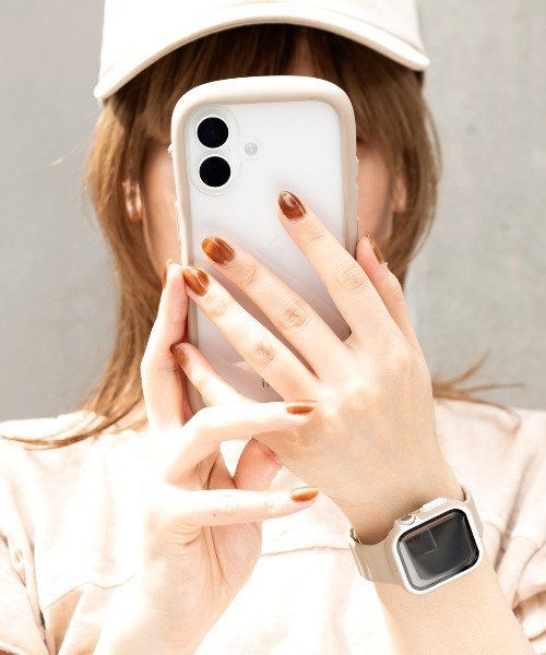 iFace（アイフェイス）の「Apple Watch Series 12/11/10/9/SE(第3/2/1世代)/8/7/6/5/4(40-42mm)/3/2/1(38mm)11/10/9/8/7/Ultra(4/3/2/1)/SE(第3/2/1世代)/6/5/4(44-49mm)/3/2/1(42mm) iFace Reflection シリコン バンド（デジタル腕時計・レディース・ベージュ/ブラック/サックスブルー・A/B）」の4枚目の写真