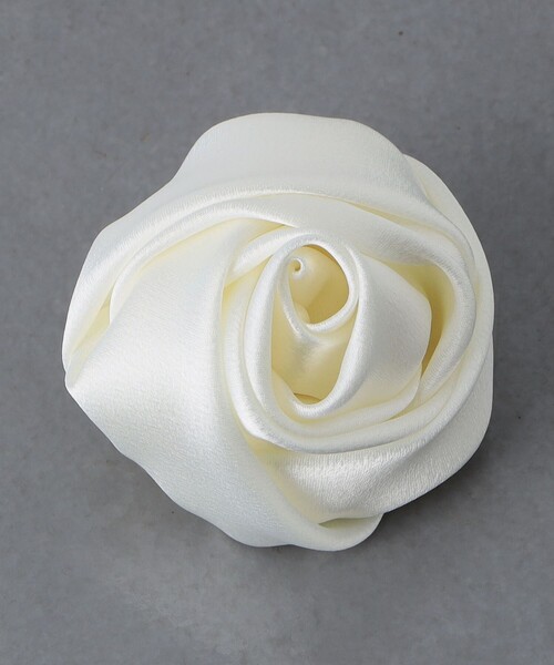 UNITED ARROWS（ユナイテッドアローズ）の「サテンローズ 2ＷAY コサージュ（ブローチ/コサージュ・レディース・ブラック/オフホワイト・FREE）」の8枚目の写真