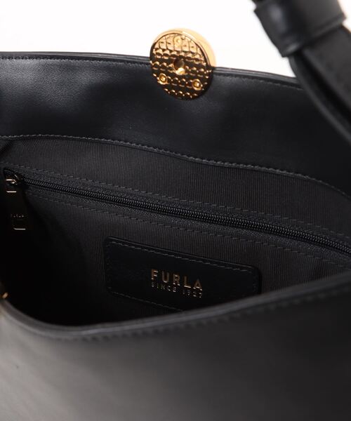 FURLA(フルラ)の「フルラ スフェラ ソフト (Furla Sfera Soft) ショルダー M(ショルダーバッグ・レディース・ブラック・ONE SIZE)」の4枚目の写真