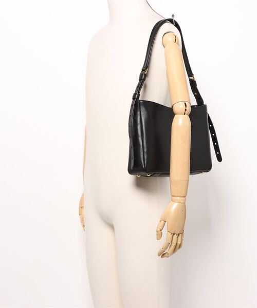 FURLA(フルラ)の「フルラ スフェラ ソフト (Furla Sfera Soft) ショルダー M(ショルダーバッグ・レディース・ブラック/ホワイト/ブラウン/テラコッタ・ONE SIZE)」の17枚目の写真
