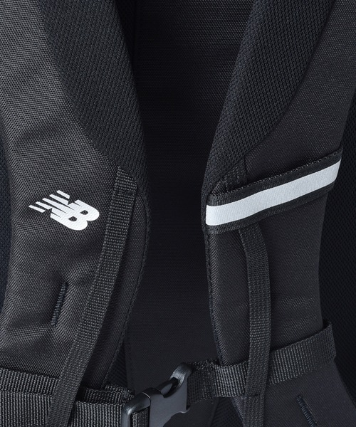 NEW BALANCE（ニューバランス）の「トップローディングバックパック 30L（ショルダーバッグ・メンズ・ブラック/グリーン系カモフラージュ/ブラック×ホワイト・ONE SIZE）」の8枚目の写真
