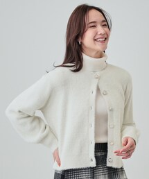 ◆華やかさと心地よさを両立 ふわふわマルチボタンカーディガン