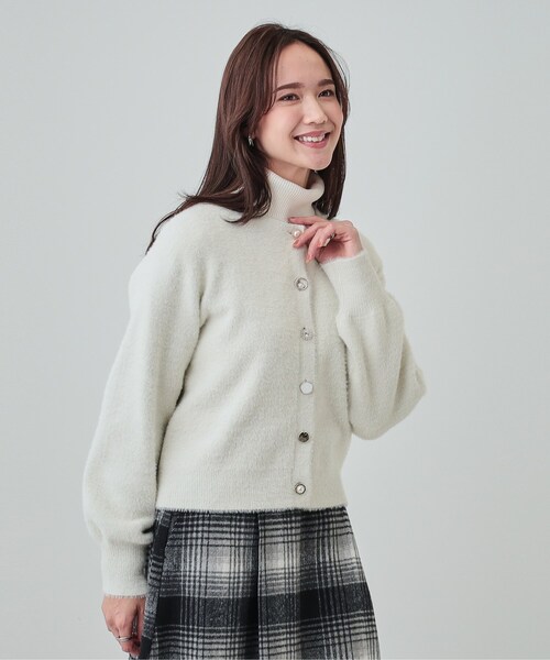 セール】華やかさと心地よさを両立 ふわふわマルチボタンカーディガン