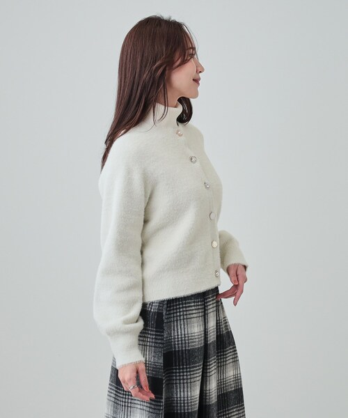 DRESKIP(ドレスキップ)の「◆華やかさと心地よさを両立 ふわふわマルチボタンカーディガン(カーディガン/ボレロ・レディース・オフホワイト/ナチュラル/ライトグリーン・03/02/01)」の14枚目の写真