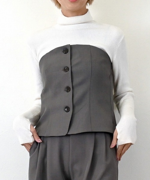 STYLEBLOCK（スタイルブロック）の「スーツ地ツイルベアトップ（シャツ/ブラウス・レディース・ライトベージュ/カーキ/ブラック/グレー・M）」の3枚目の写真