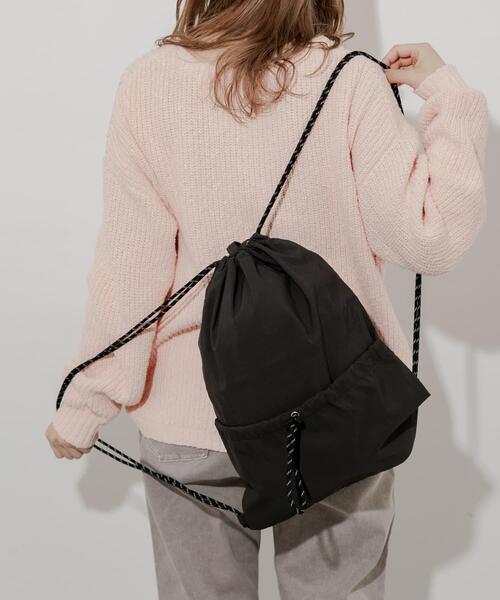 SMELLY(スメリー)の「ドロストポケットナップサック(バックパック/リュック・レディース・ブラック/グレー・-)」の13枚目の写真