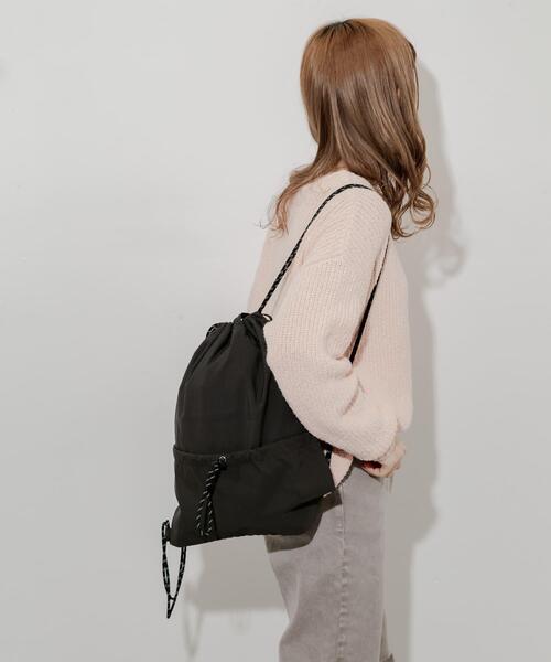 SMELLY(スメリー)の「ドロストポケットナップサック(バックパック/リュック・レディース・ブラック/グレー・-)」の15枚目の写真