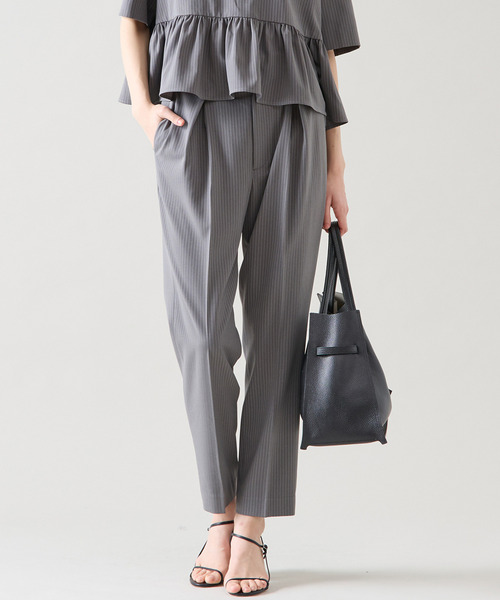 Tiara（ティアラ）の「タックテーパードパンツ（セットアップ可）（その他パンツ・レディース・グレー/ブラック/ピンク・2/3/4）」の3枚目の写真