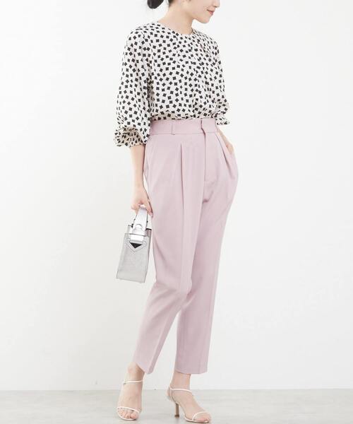 Tiara（ティアラ）の「タックテーパードパンツ（セットアップ可）（その他パンツ・レディース・グレー/ブラック/ピンク・2/3/4）」の4枚目の写真