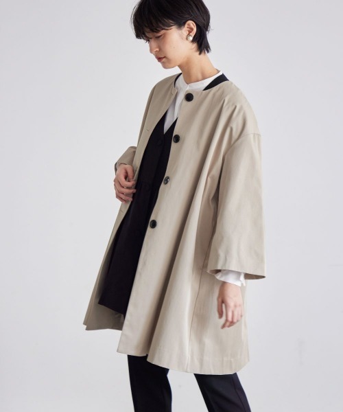 Callarus(カラルス)の「洗えるデザインノーカラーコート〔Callarus〕(ノーカラーコート・レディース・ベージュ/ブラック・LL/L/3L/M/S)」の2枚目の写真