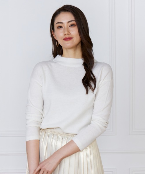 INED(イネド)の「【洗えるウール100%ニット】上品こなれモックネックニット(ニット/セーター・レディース・グレイッシュベージュ/オフホワイト/ベージュ/ネイビー・9号/11号)」の2枚目の写真