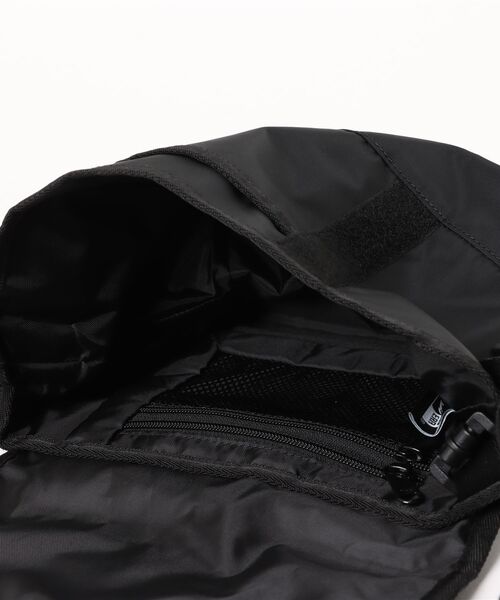 NEW ERA(ニューエラ)の「【NEW ERA/ニューエラ】SHOULDER BAG MINI(ショルダーバッグ・メンズ・ストーン/ブラック系その他/サンドベージュ/ブラック・FREE)」の6枚目の写真