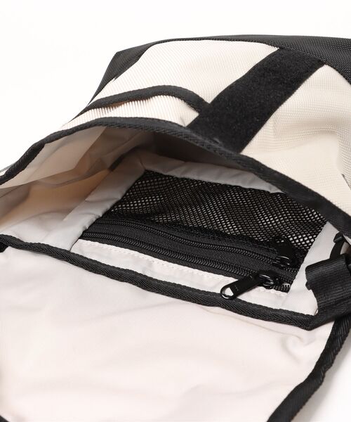 NEW ERA(ニューエラ)の「【NEW ERA/ニューエラ】SHOULDER BAG MINI(ショルダーバッグ・メンズ・ストーン/ブラック系その他/サンドベージュ/ブラック・FREE)」の5枚目の写真