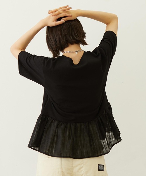MILKFED.(ミルクフェド)の「FRILL CONVERTIBLE TOP(Tシャツ/カットソー・レディース・ブラック/ライトグレー/オフホワイト・ONE SIZE)」の10枚目の写真