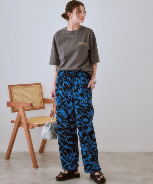 SMILE LAND(スマイルランド)の「<大きいサイズ> ゆるストレートプリントパンツ(ゆったりヒップ)(その他パンツ・レディース・ブルー系/ブラック系/ブラック系その他/ブラウン系・L/LL/3L/5L/4L)」の11枚目の写真