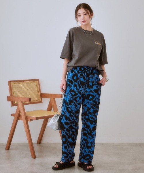 SMILE LAND(スマイルランド)の「<大きいサイズ> ゆるストレートプリントパンツ(ゆったりヒップ)(その他パンツ・レディース・ブルー系/ブラック系/ブラック系その他/ブラウン系・L/LL/3L/5L/4L)」の12枚目の写真