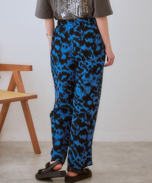 SMILE LAND(スマイルランド)の「<大きいサイズ> ゆるストレートプリントパンツ(ゆったりヒップ)(その他パンツ・レディース・ブルー系/ブラック系/ブラック系その他/ブラウン系・L/LL/3L/5L/4L)」の18枚目の写真