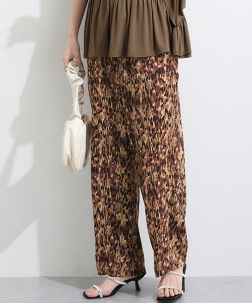 SMILE LAND(スマイルランド)の「<大きいサイズ> ゆるストレートプリントパンツ(ゆったりヒップ)(その他パンツ・レディース・ブルー系/ブラック系/ブラック系その他/ブラウン系・L/LL/3L/5L/4L)」の5枚目の写真