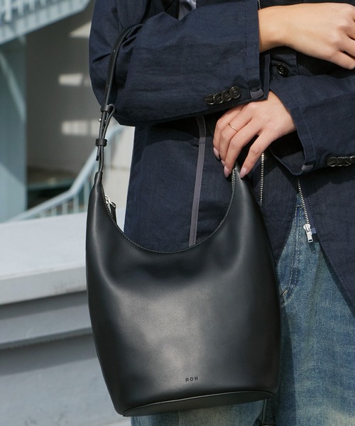 ROH SEOUL(ローソウル)の「ROH SEOUL/ローソウル MEDIUM AROUND HOBO BAG ハンドバッグ(ハンドバッグ・レディース・ブラウン/ダークグリーン/ブラック/アイボリー/ダークブラウン・FREE)」の18枚目の写真