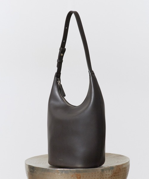 ROH SEOUL(ローソウル)の「ROH SEOUL/ローソウル MEDIUM AROUND HOBO BAG ハンドバッグ(ハンドバッグ・レディース・ブラウン/ダークグリーン/ブラック/アイボリー/ダークブラウン・FREE)」の21枚目の写真