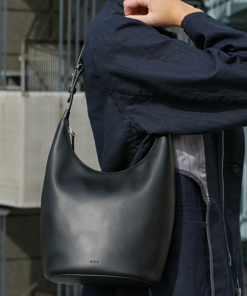 ROH SEOUL(ローソウル)の「ROH SEOUL/ローソウル MEDIUM AROUND HOBO BAG ハンドバッグ(ハンドバッグ・レディース・ブラウン/ダークグリーン/ブラック/アイボリー/ダークブラウン・FREE)」の22枚目の写真