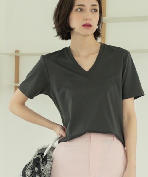 OPAQUE.CLIP（オペークドットクリップ）の「◆《5色展開／SS-LLサイズ》VネックベーシックTシャツ【接触冷感／洗濯機洗い可】（Tシャツ/カットソー・レディース・ホワイト/ライトイエロー系8/ブラック/ブラウン系その他/チャコールグレー・36/38/40/42/34）」の3枚目の写真