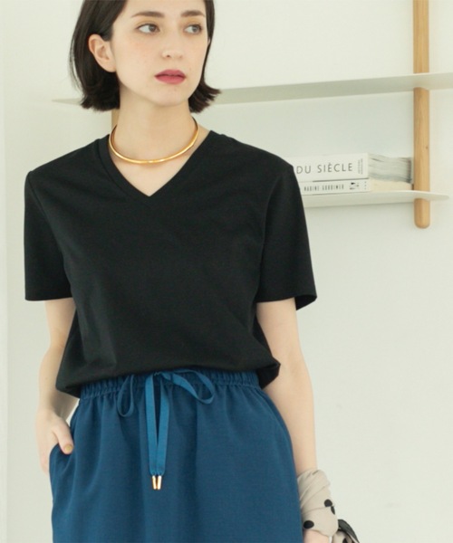 OPAQUE.CLIP（オペークドットクリップ）の「◆《5色展開／SS-LLサイズ》VネックベーシックTシャツ【接触冷感／洗濯機洗い可】（Tシャツ/カットソー・レディース・ホワイト/ライトイエロー系8/ブラック/ブラウン系その他/チャコールグレー・36/38/40/42/34）」の2枚目の写真