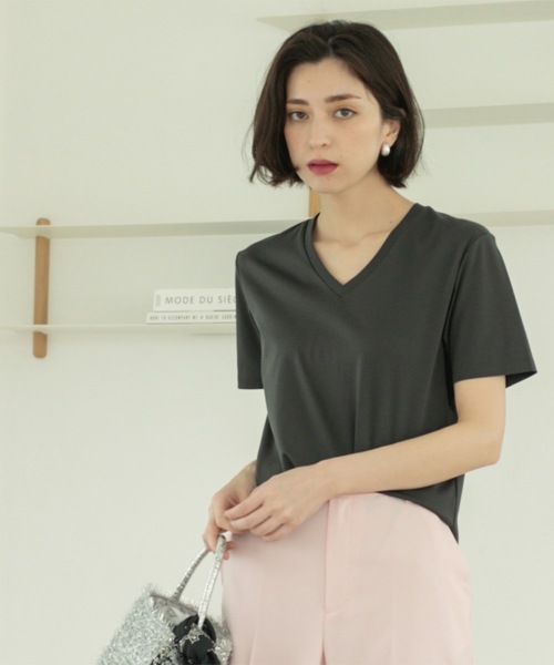 OPAQUE.CLIP（オペークドットクリップ）の「◆《5色展開／SS-LLサイズ》VネックベーシックTシャツ【接触冷感／洗濯機洗い可】（Tシャツ/カットソー・レディース・ホワイト/ライトイエロー系8/ブラック/ブラウン系その他/チャコールグレー・36/38/40/42/34）」の6枚目の写真
