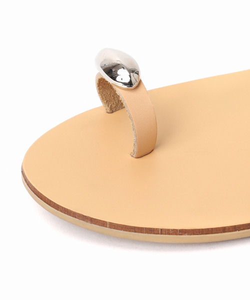 Spick & Span(スピックアンドスパン)の「《追加》NICOLAS LAINAS / ニコラス ライナス メタルパーツフラットサンダル(サンダル・レディース・シルバー/ゴールド・36/38/37)」の17枚目の写真